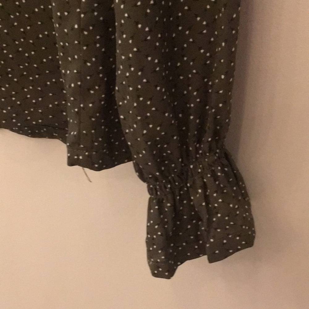 Green blouse - Picture 2 of 3